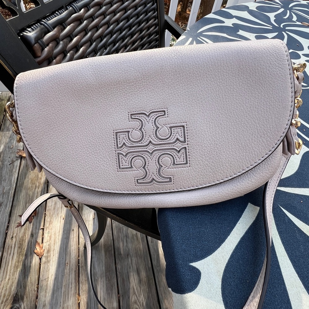 Tory Burch Harper Leather Crossbody Bag 
Bedrock color.  EUC GOLD IN STRAP - Picture 11 of 14